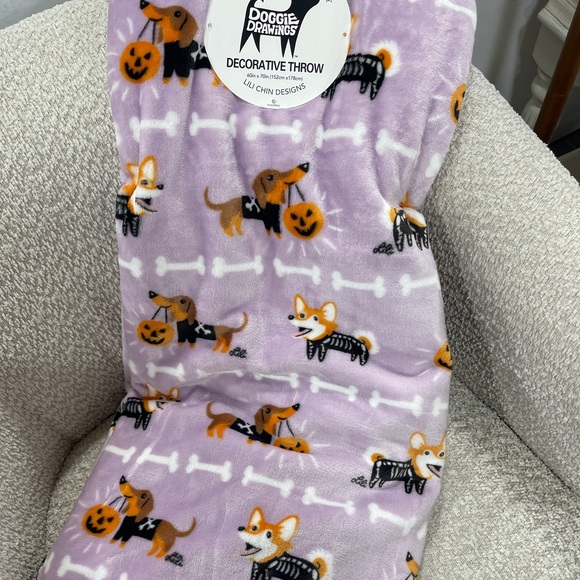 Halloween Dogs Dachshunds & Corgis in Costumes Purple Plush Throw Blanket NWT - Picture 1 of 4